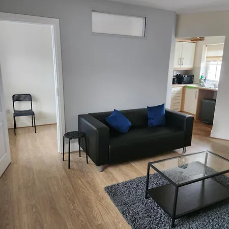 3 Bedrooms Near Airport & 7people Apartment *