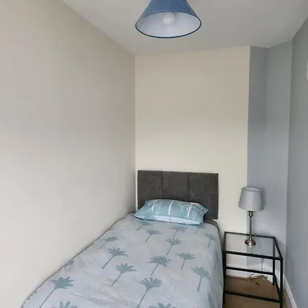 3 Bedrooms Near Airport & 7people *